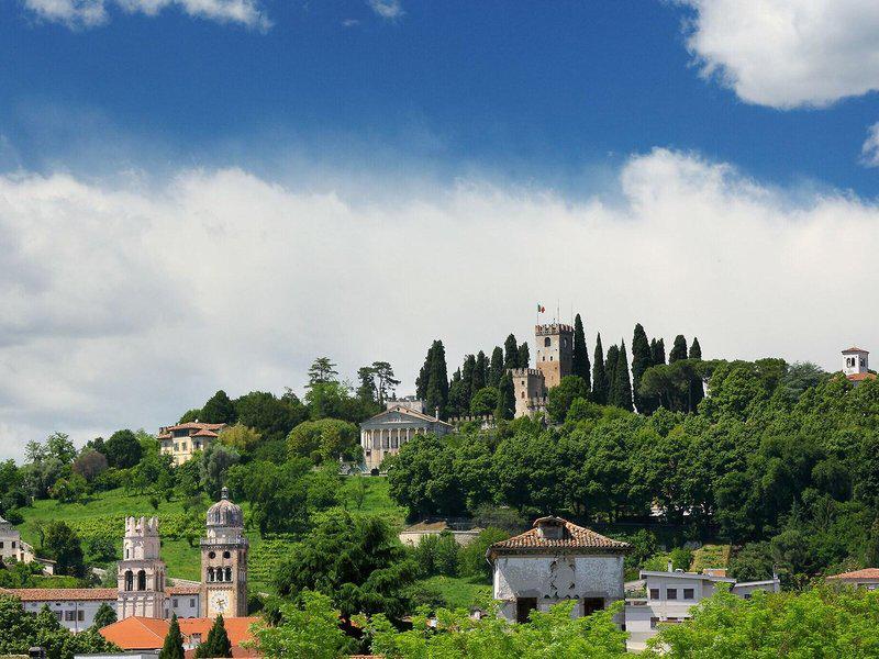 E28964206F549920EE00117E94099D58