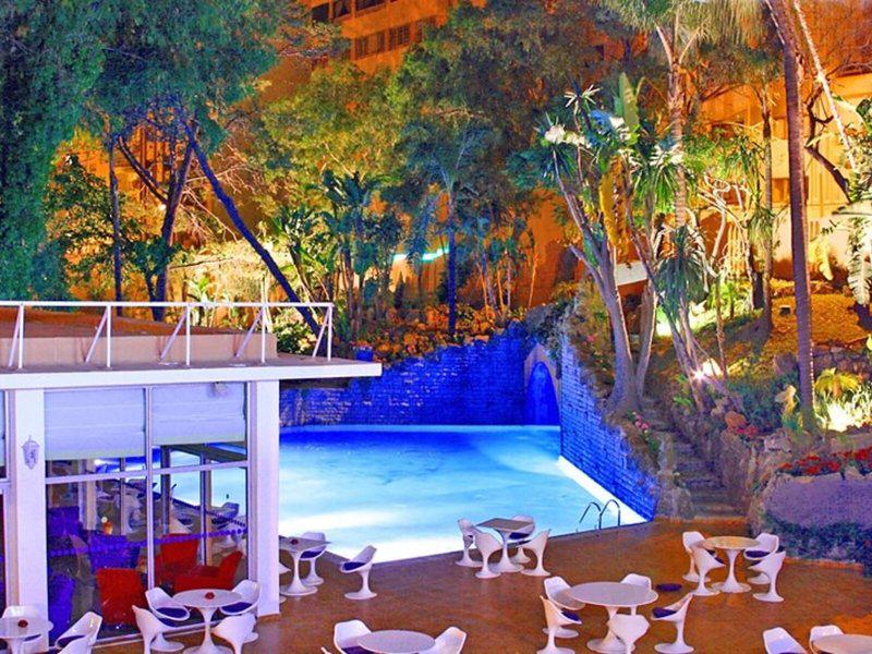 FF6A86C4A86B2FE358CF6927D5AED436