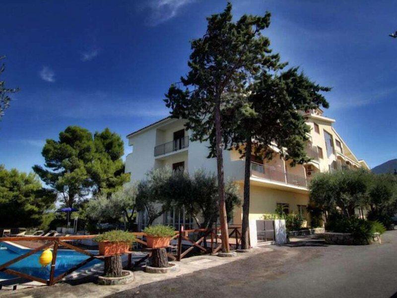 55F83EDDB1D00ABBFE686C170C70F4AC