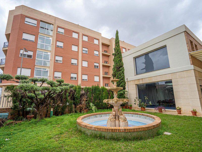 FBD03FF05E54A40C27883864BE66D3E5