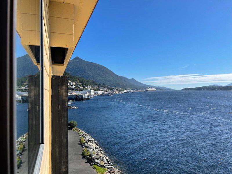 E4B01AB339C68846C7E8DE2CBFCBA375