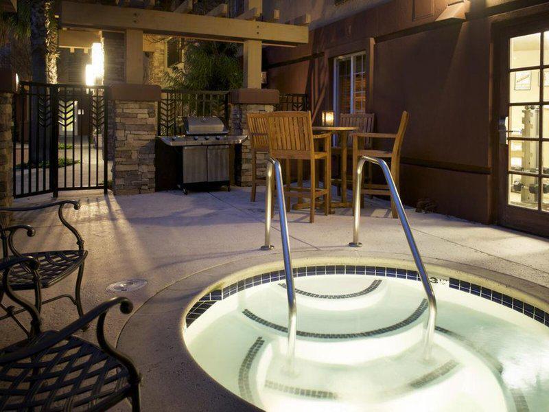 F7AD64C37B6E28AF8E5A6DA462786406