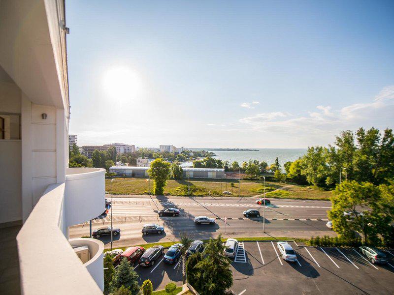 305068CA35A9257C96E2DD989392FA70