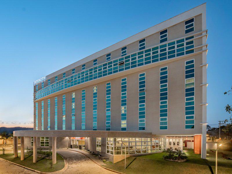 F8B56423F05D6A6E596682A65B2D177C