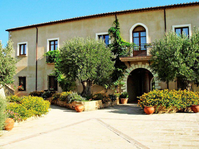 41FF0B9AFD8150F8E8F2A5D87AFA4E0A