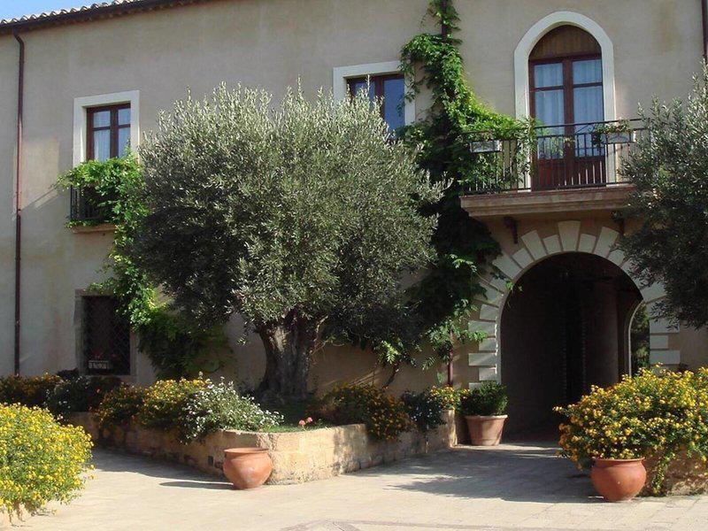 EEC4A89FEB30AC87B4EE4F2ED5557D46