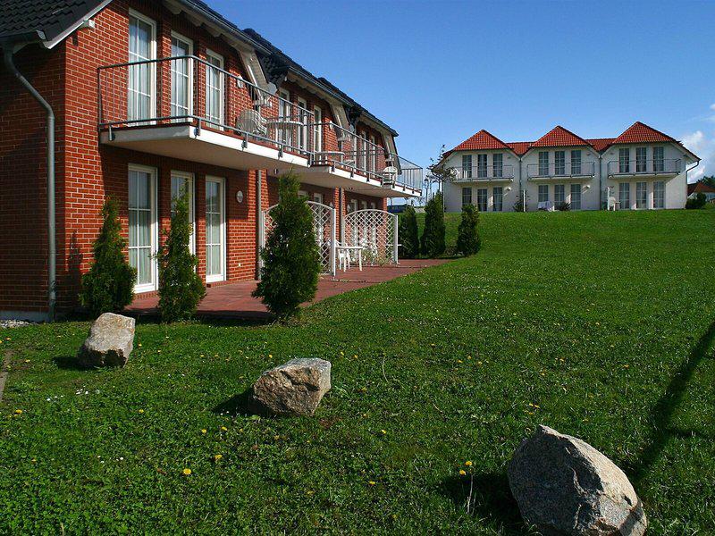 0699E3EB2B54F3157A21B3DA4B08A352