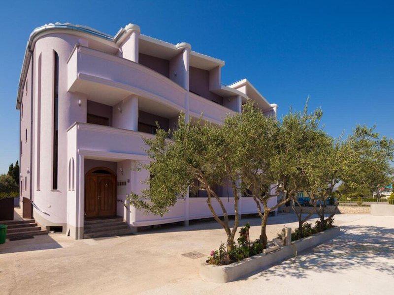 03BDE6AA80E21D60B63F7501895A039D