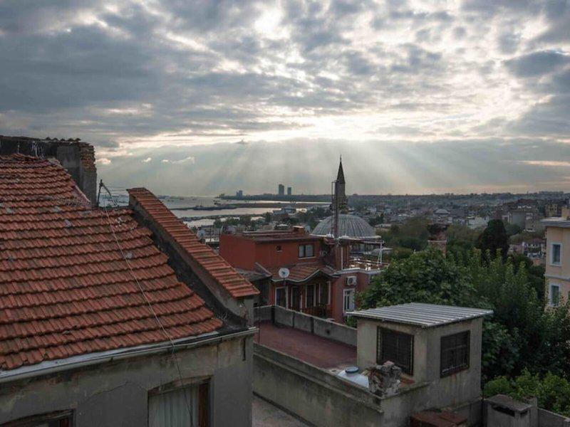 0CFF4BE5E5F4056BB8FFA9D628E95A63