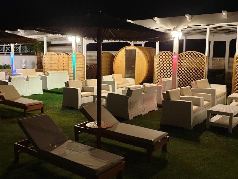 F2AE3F3FF0CA65D57AAB836585F25C1E