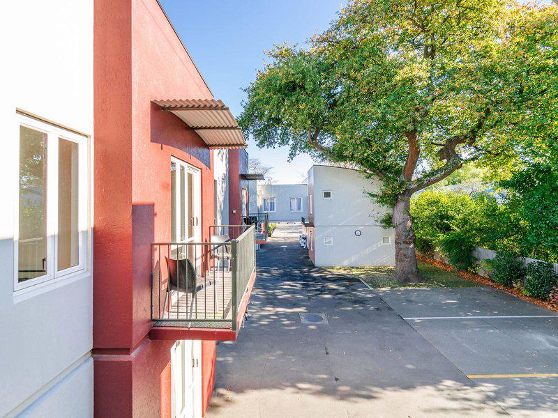 DE1204FE6FE9E3F89245D45E8CBB5E5C