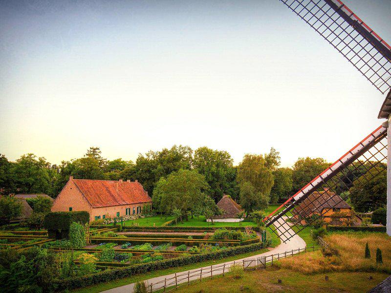 20E609129F2F17DC224735850F537FF3