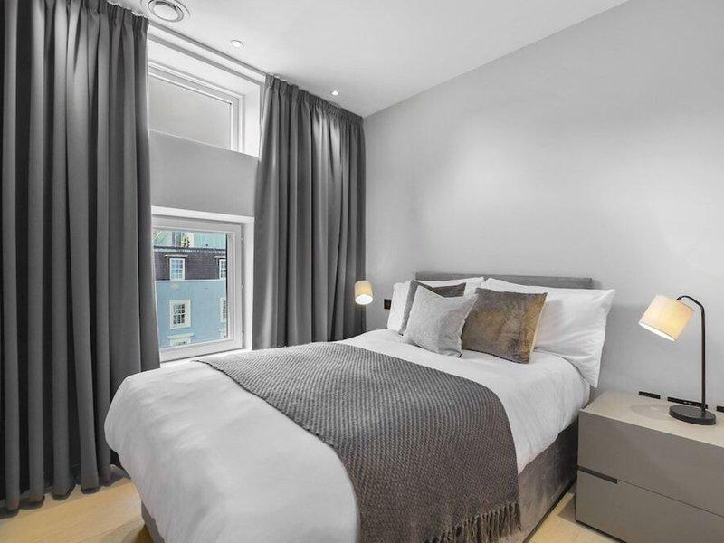 2EE5957DD44F89163AF120DDEA35A932