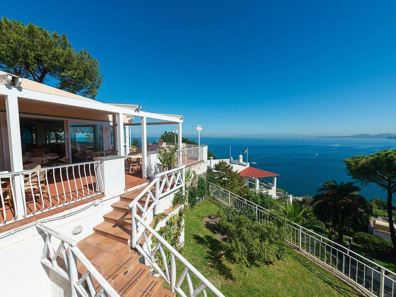 68C77B8ABD28E7D26424214F90132B02