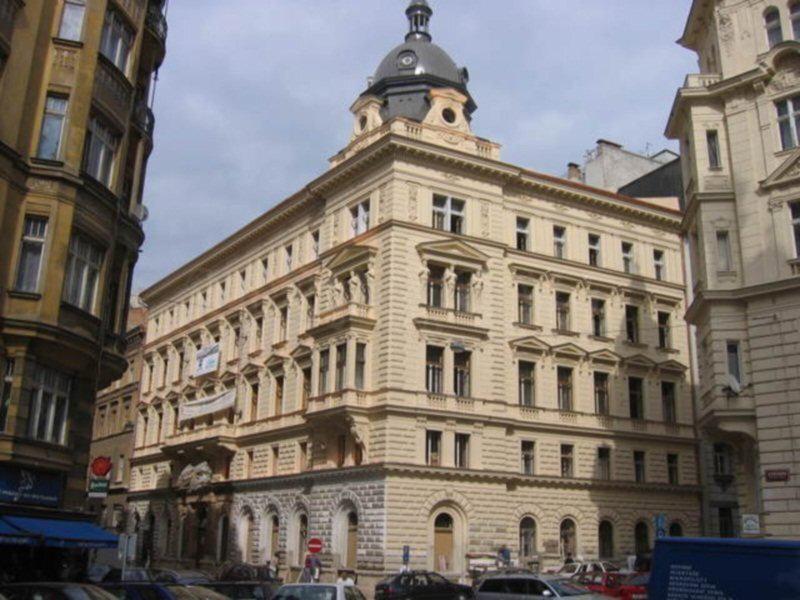 ECD117319E25A11CE60FF1229E657CB2