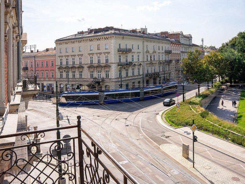 2B44659B62F3D60F78C8D94D4107B5D0