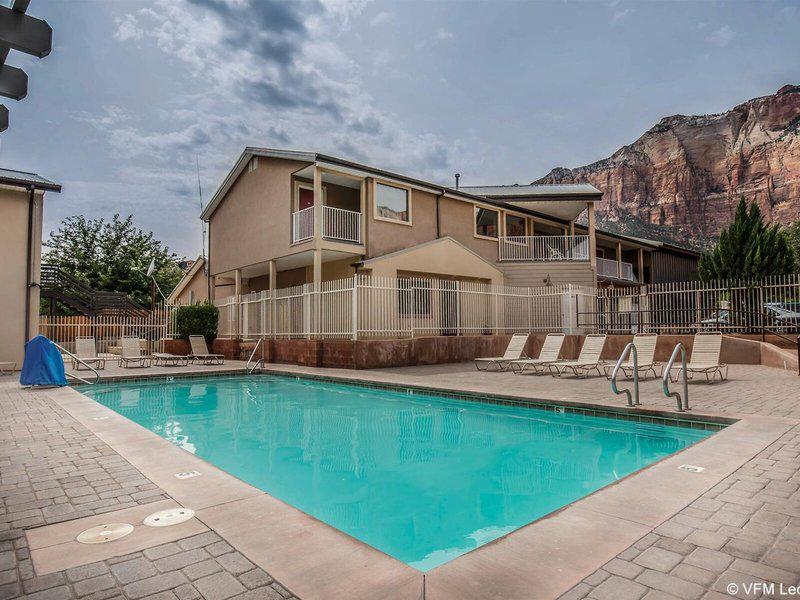 C6BD854FEF5F0D6389C43518B47407DB