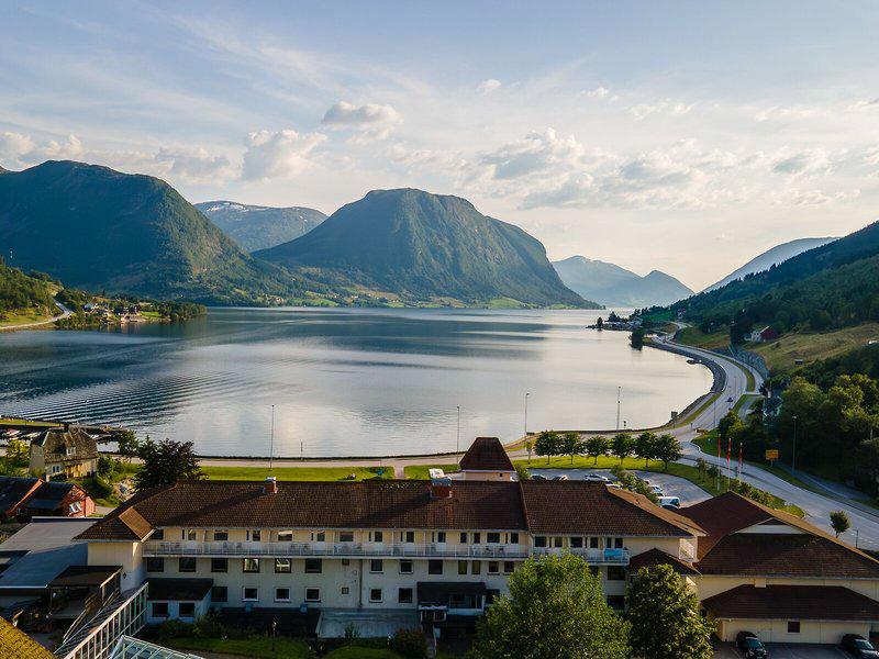 FEF84799FF68DDA16559C8C8909E1E77