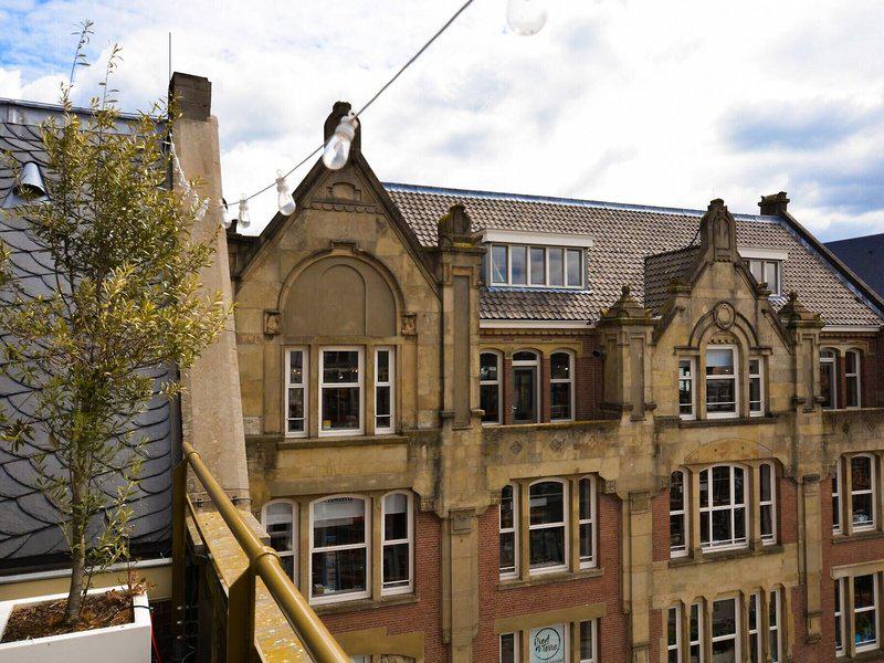 8939A6DA40AB41F7065C103683998E20