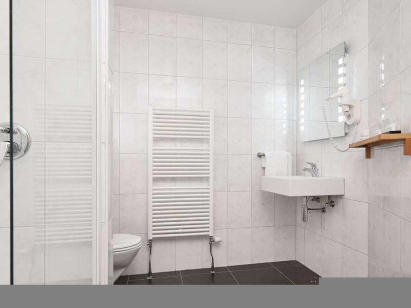 1C0C7ABD3E0804FB4F8ADA57F90D719F