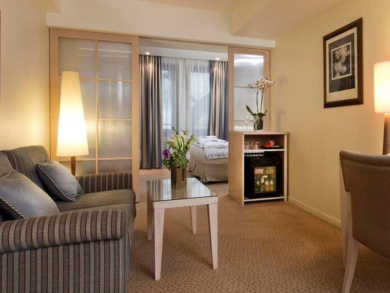 E690E60A1B69C69BDB8CA6B94BE27D82