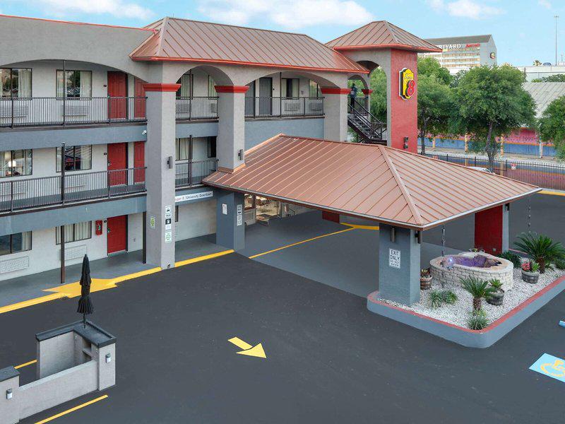 15651DEF6D75020A639A8F6AF660FD99