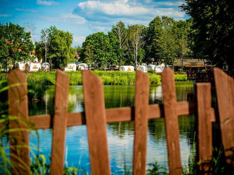 4C21CCBF15949E7EE0EE6A5752BB8FEA