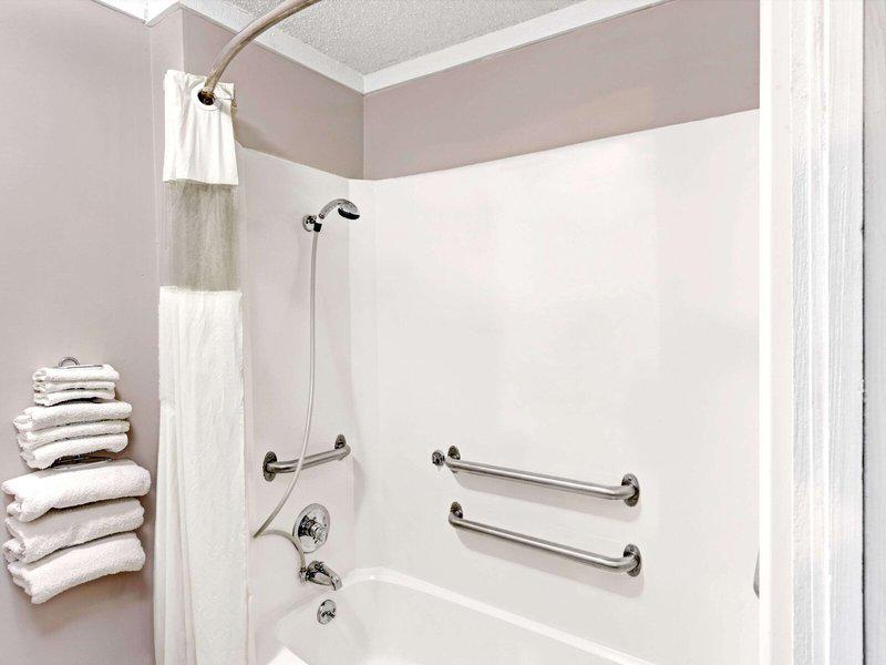 7CD04617BDAAA641D2010256C4075D10