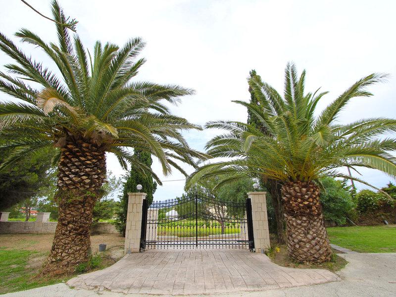 DEC0CEF1B7C68518A5FBE29C9E8A1BB4