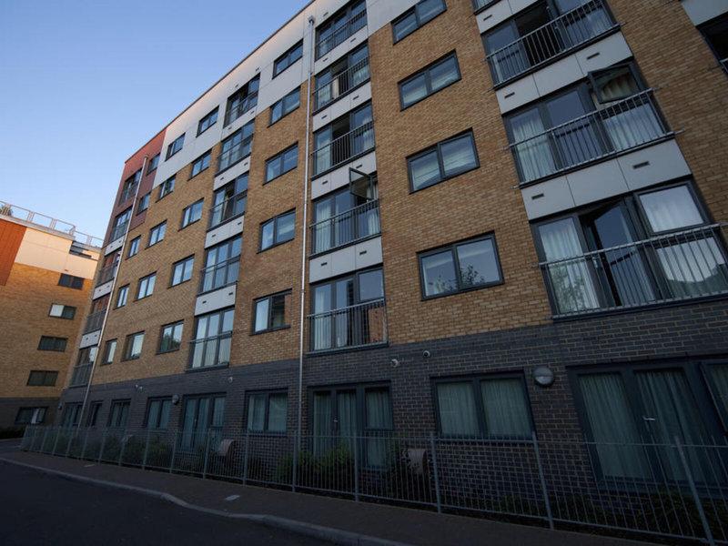 1C1823BB220F3F2221F1BD66C6C83CB5