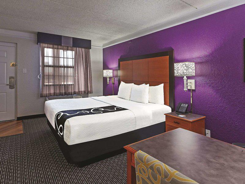 F9865280B724AA27D8EC1C30257EB5E8