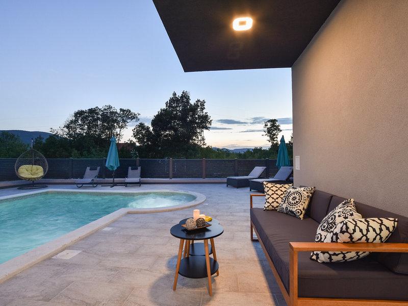 0F8012E8815139801D54C699583A670E