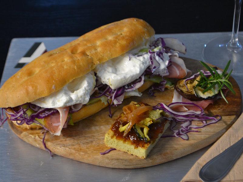 42B1F55B22EF2CCF7D200349A940EAC6