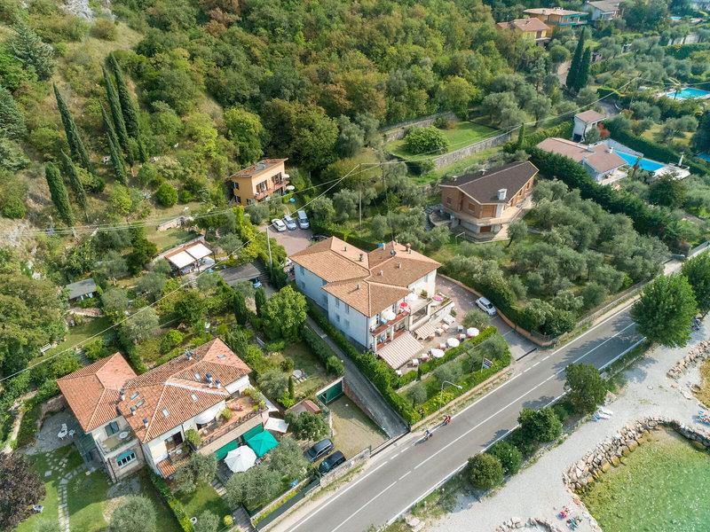 2C0E599327F33A1A97D664946A96B081