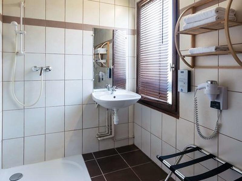 42F79A94BF64C62B7D58565BF45656B7