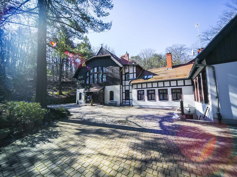 F98DF7915A5BA87F214898DFD9DC30E4