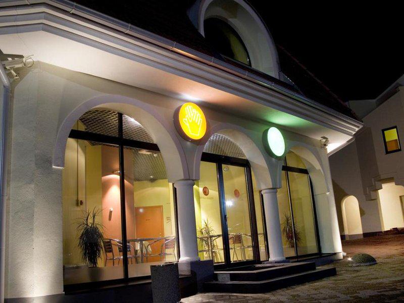 9F306BD190587B633599E378B4B9F5F6