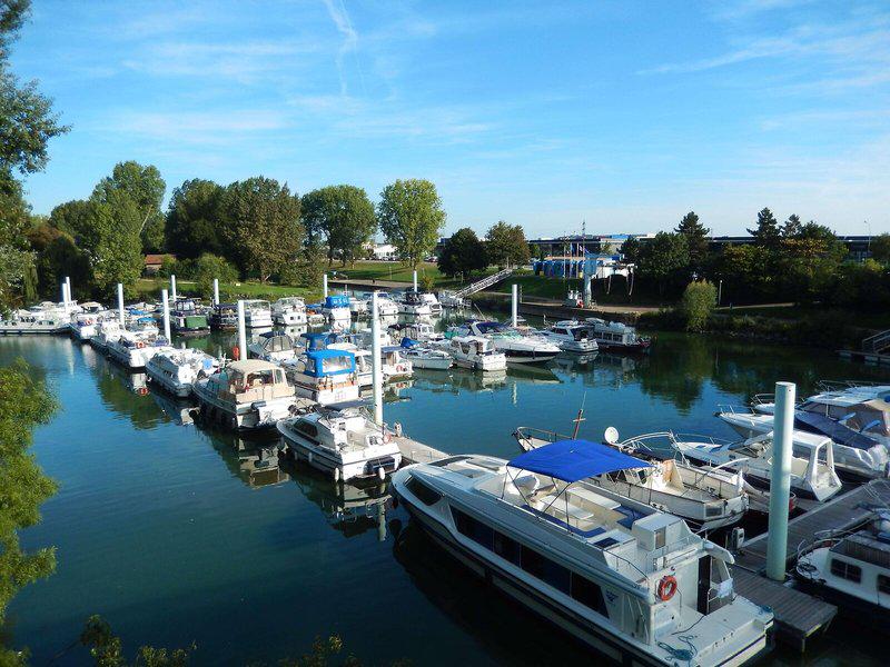 26D70A4D24A5875319D5A7BA3A00AD54