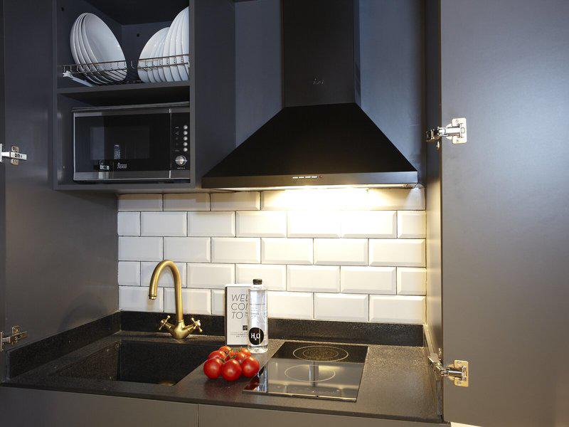 FF00B46E0CBF4FAB434A04A46894206D