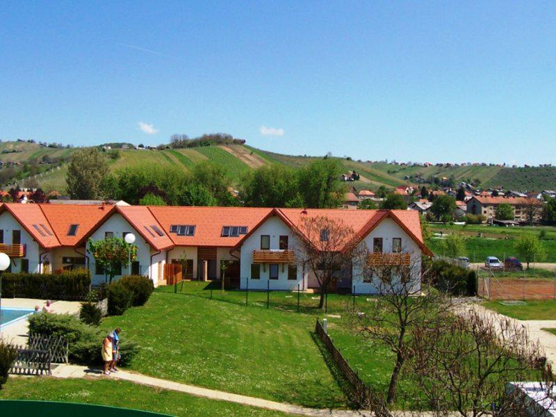 D9BFE36632764B18F2EE8D4A05119995