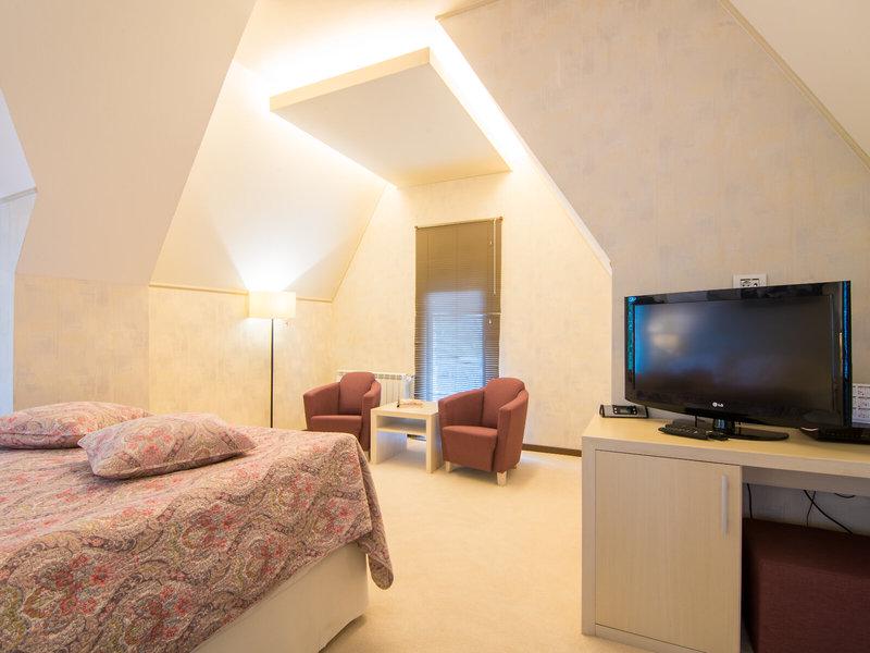 2E68C99AE5879CB43D6D7CD695436438