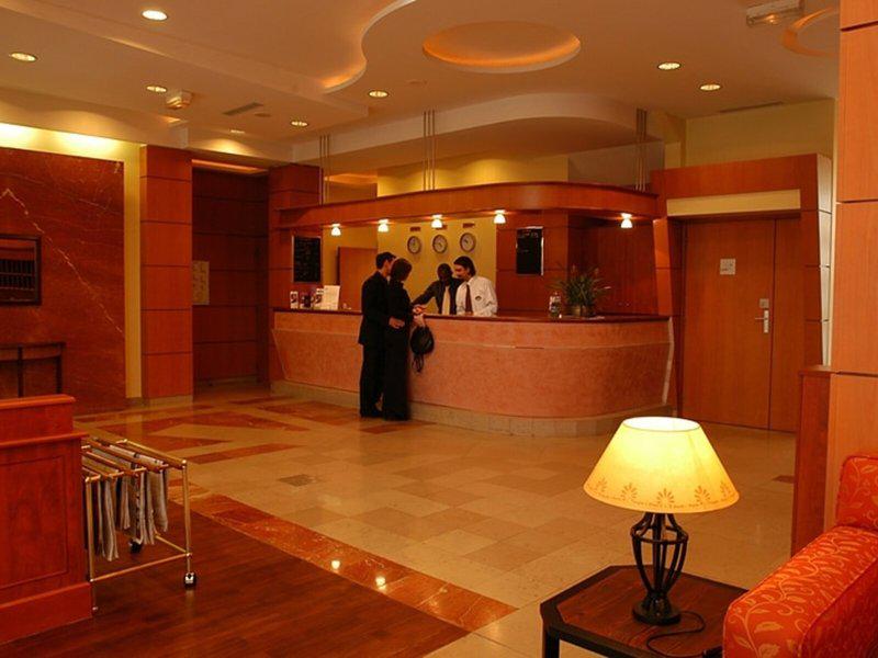 31792BEEFC39051FEB8F7B8218165D6F