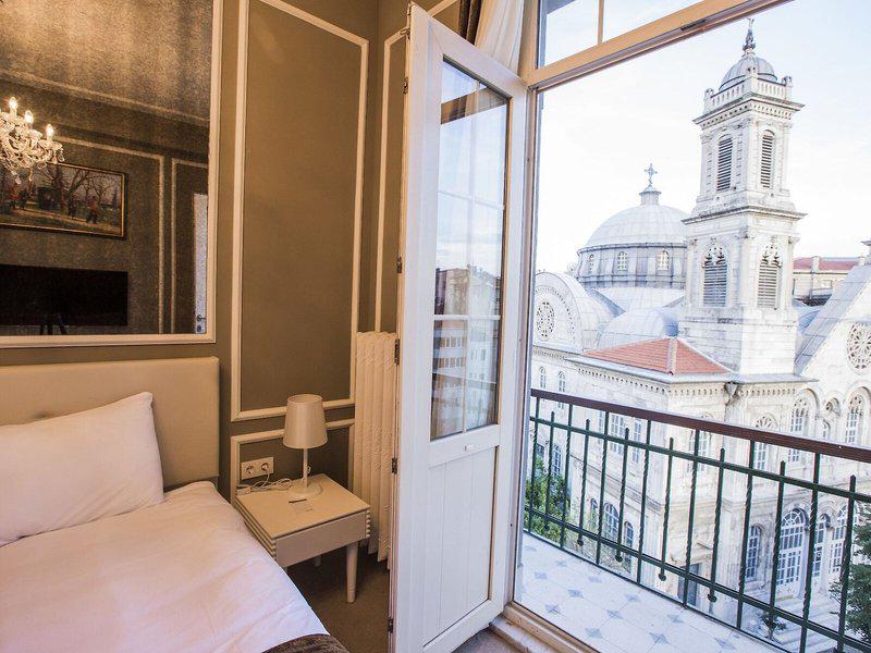 73CEF724C17462D4F65012DD92799B2D