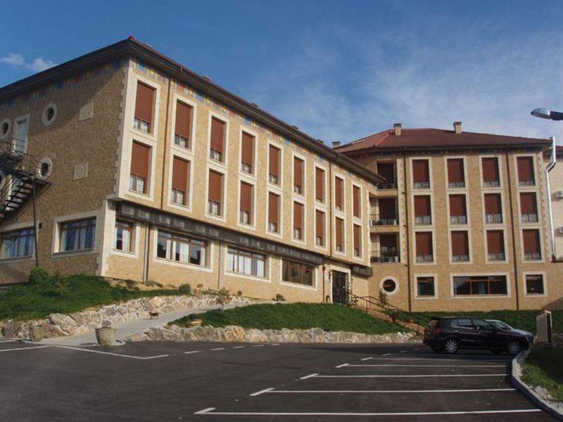 28728C4A0F72FEA68663769EAD925236