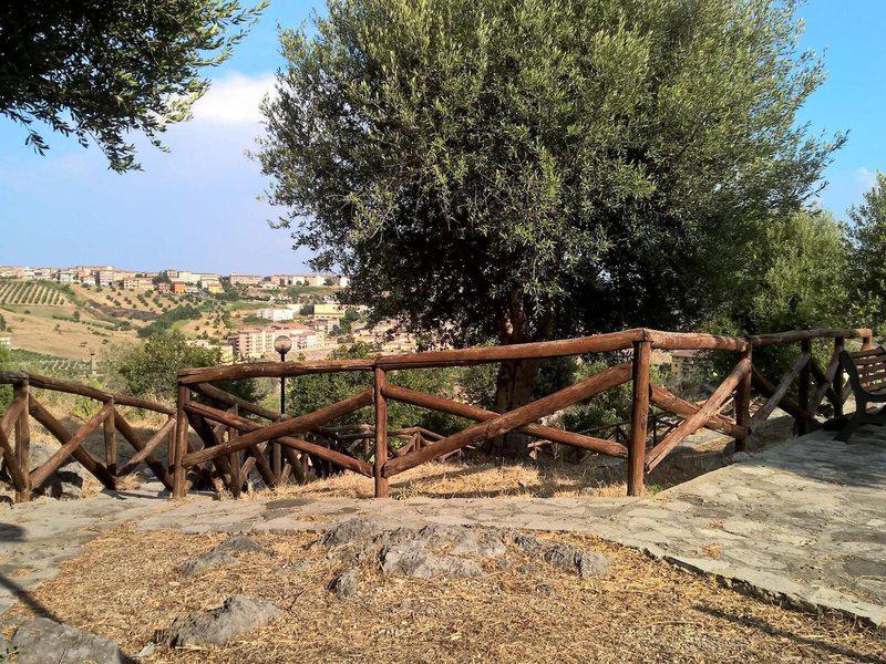 326EA09ECC1586EE14FED8FE09F5B5E5