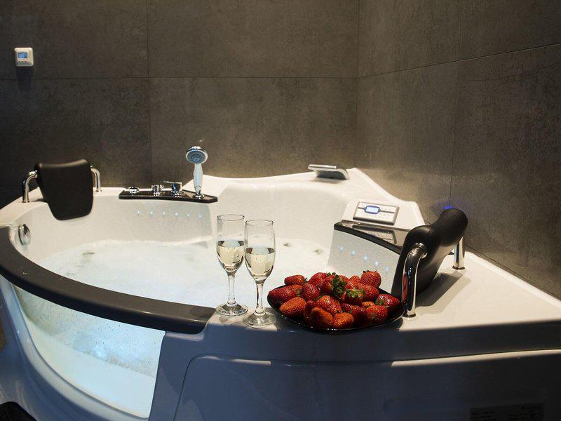 24EC52BF838453A99748B73F5DC6FDF3