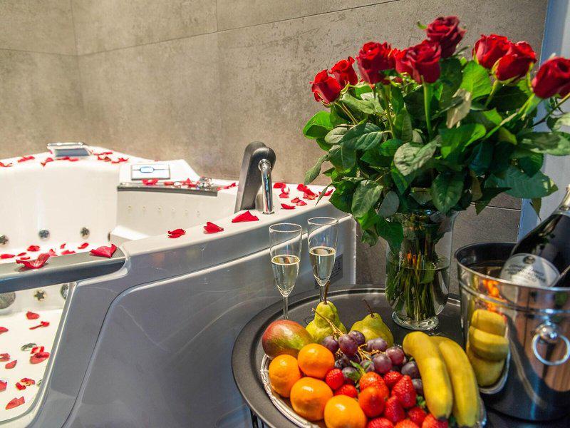 F35501F0BAFFE3A47DC418B191BEA81B