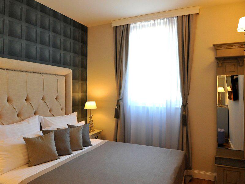 53B4697FEDFC6DB349D03BA76DB5D073