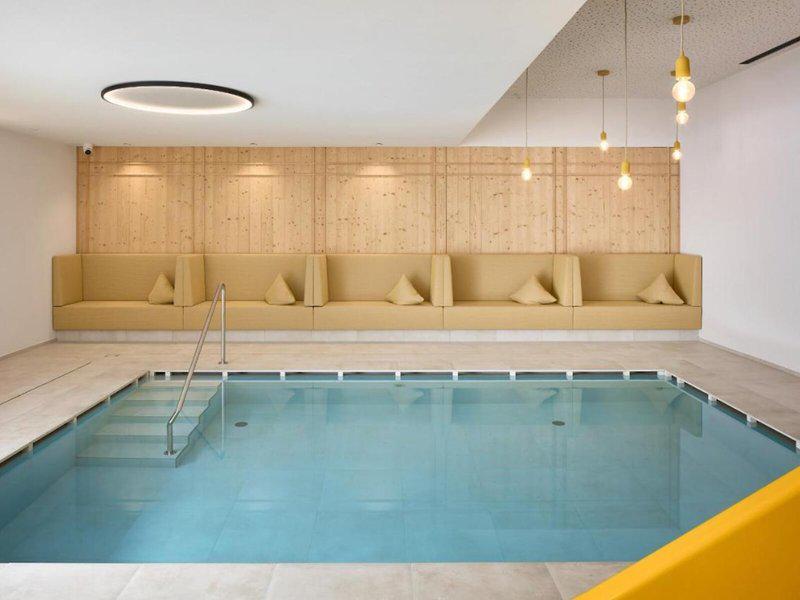 C2B84AF60B0D5567924F6549F33A6DD8