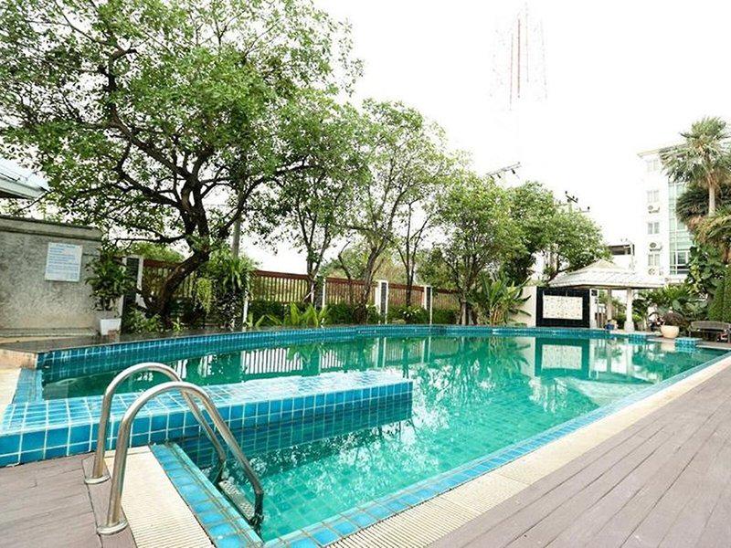 5F7D8D28EF3E9E8C42DAD0AA64150560